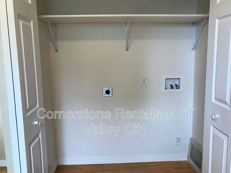 842 4th St SW — Photo 3