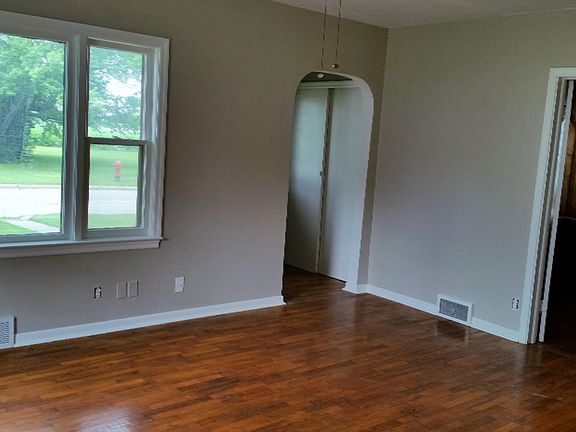 3rd image of 411 Sherwood Ave