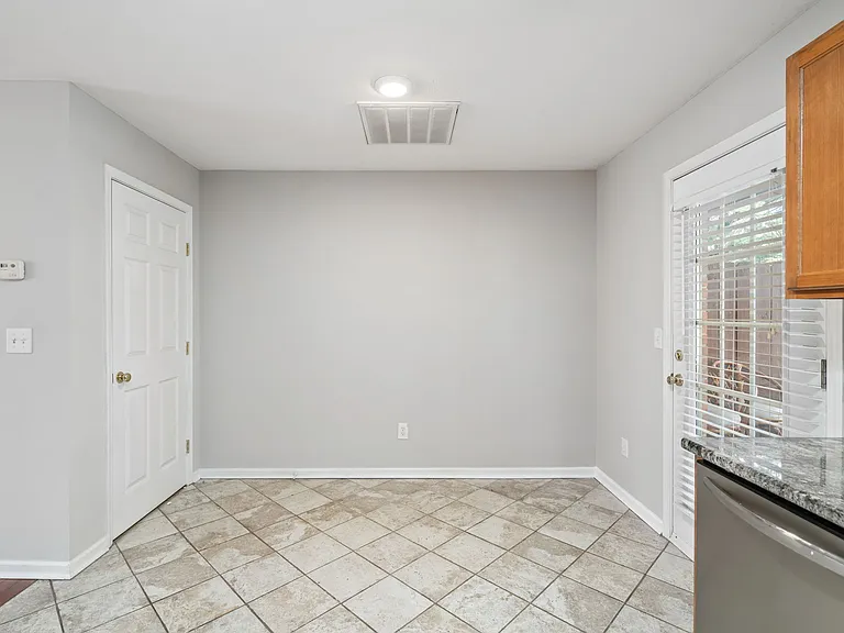 1707 Maple View Way — Photo 8