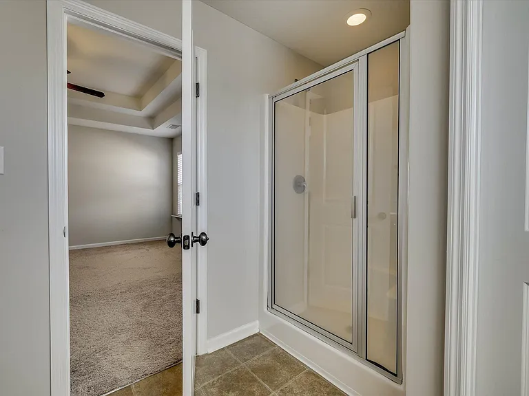 124 Radcliff Dr — Photo 32