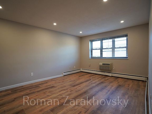 5th image of 39 Shepard St #202