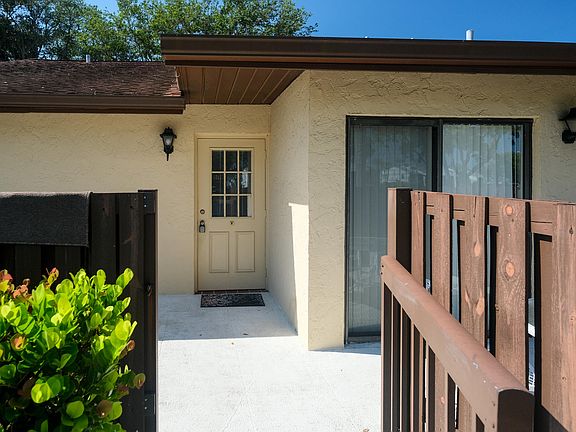 3rd image of 1017 Green Pine Boulevard #G