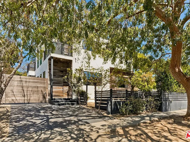 3256 Cabrillo Blvd — Photo 2