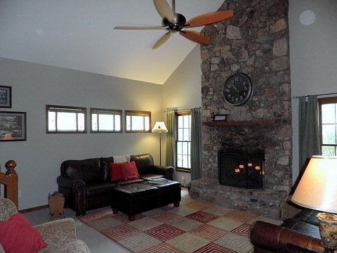 3rd image of 700 Hillside Dr