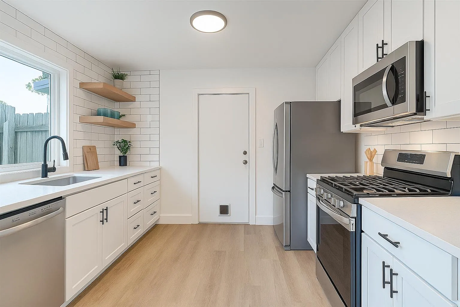 4 bed, 2.0 bath, 1271 sqft, $910 — Photo 2