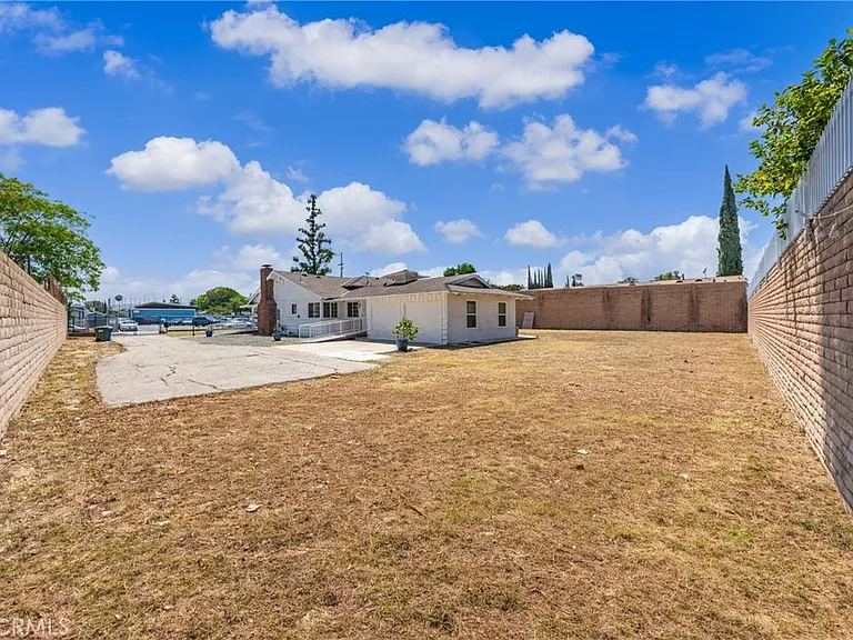 1345 S Jellick Ave — Photo 32