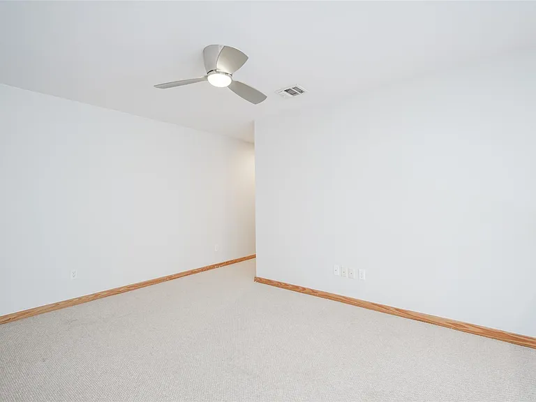 5425 Dickson St — Photo 43