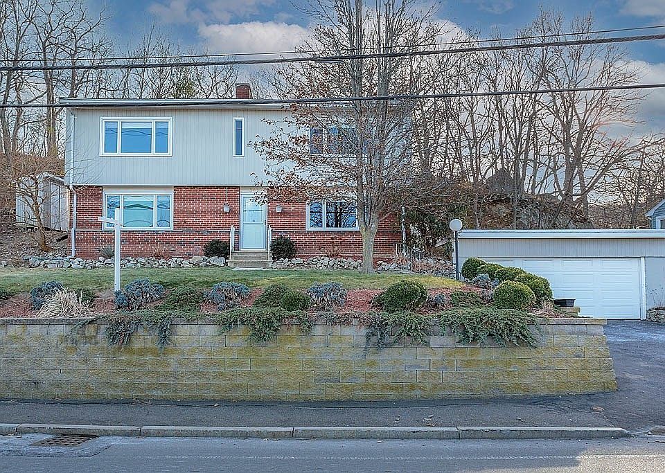 1st image of 340 Essex St