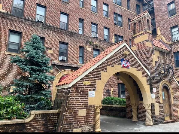 3721 80th St APT 4M, Flushing, NY 11372