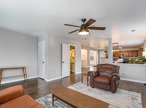 4th image of 10107 Castle Creek Cir