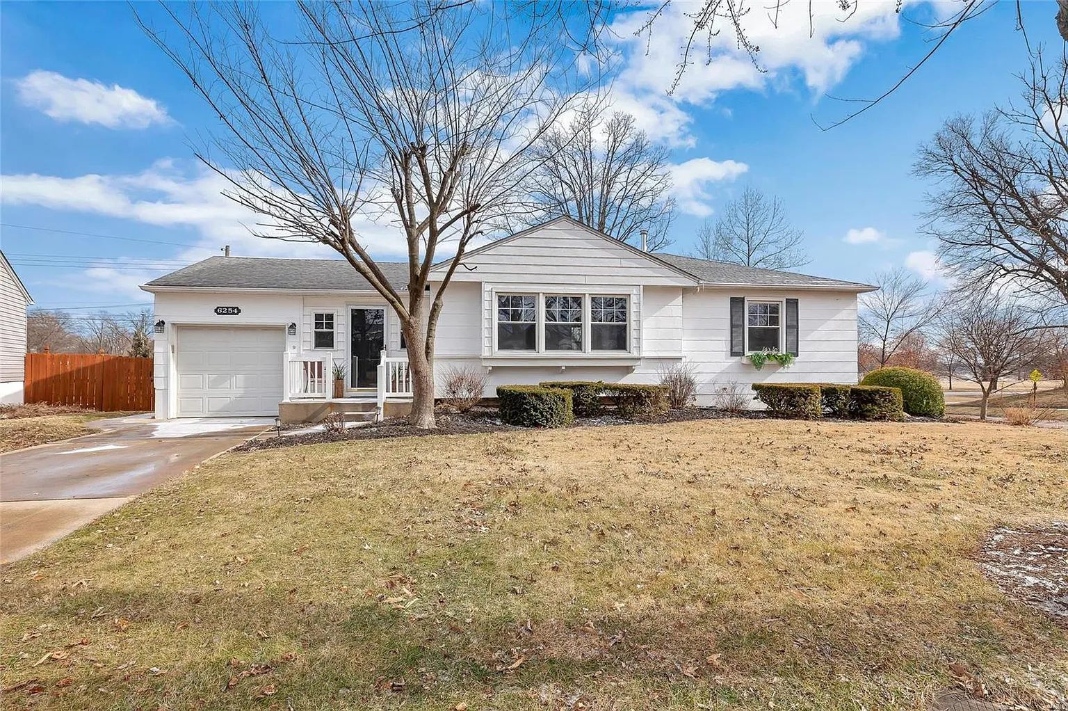 6254 Pointview Ln photo 1