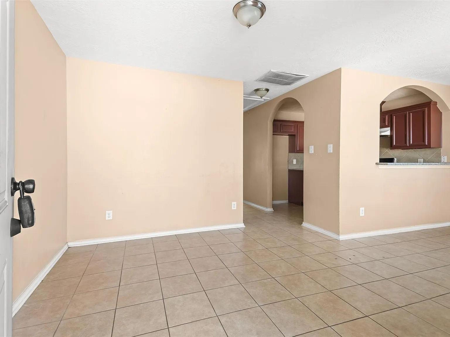2 bed, 1.0 bath, $1,250 — Photo 2