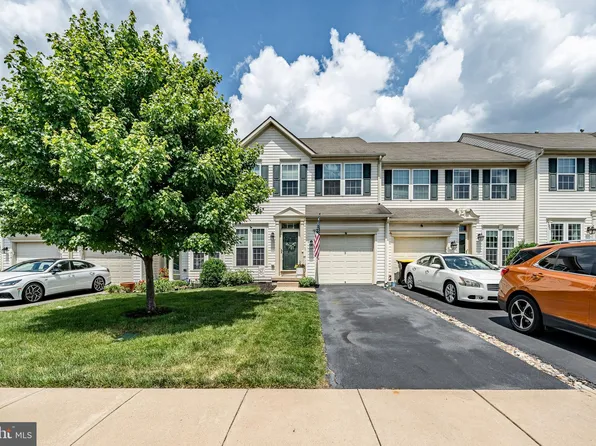 209 S Savanna Dr, Pottstown, PA 19465