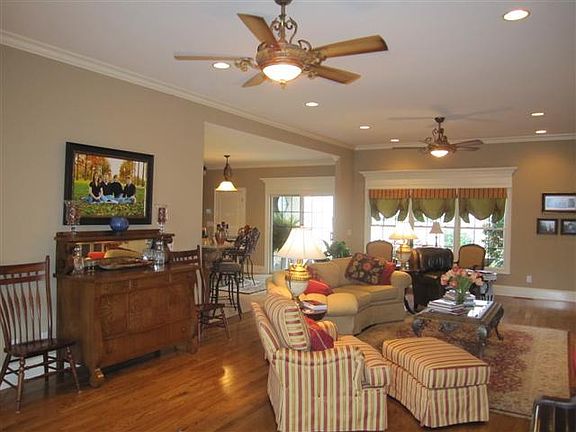 3rd image of 605 Gardenia Way