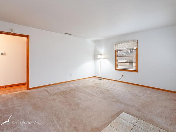 3rd image of 709 Peake St