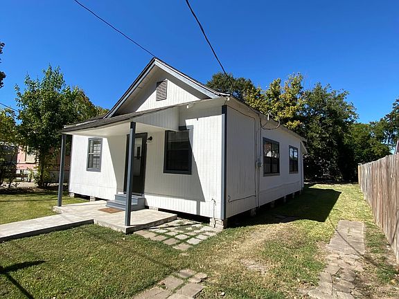 2nd image of 212 E Lobit St