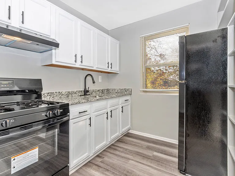 Emerald Apartments — Photo 10