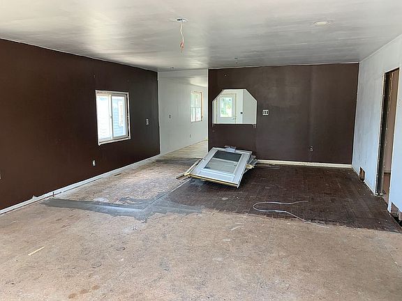4th image of 306 S Washington St