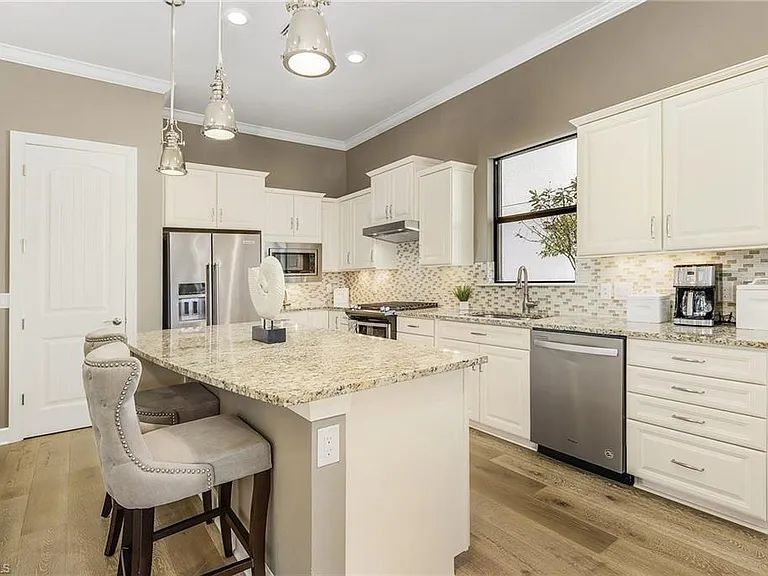 9248 Cormorant Dr — Photo 6