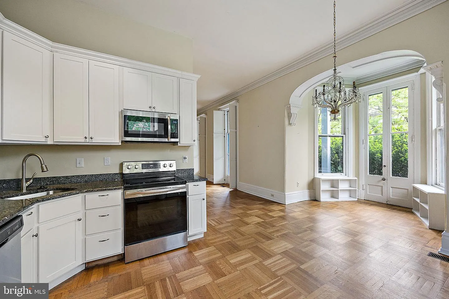 2 bed, 1.0 bath, 1325 sqft, $2,395 — Photo 2