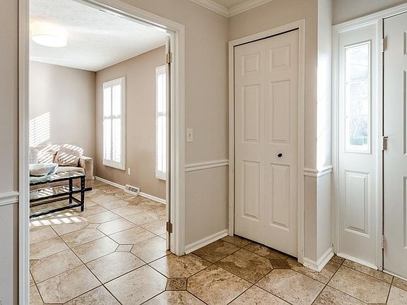 3rd image of 32687 Springside Ln