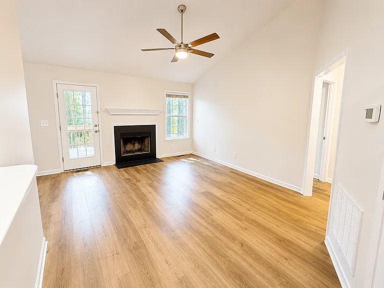 225 Harvester Dr — Photo 6