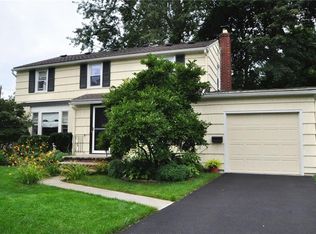 105 Croydon Rd, Rochester, NY 14610