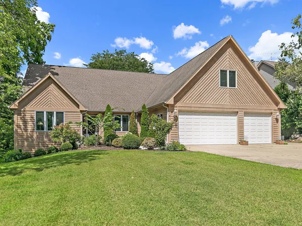 140 McCullom St, Crystal Lake, IL 60014