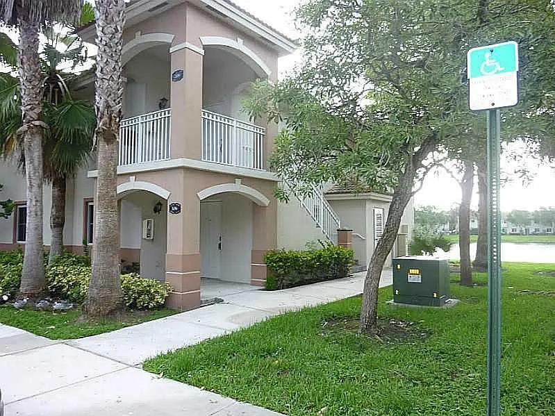 Side - 2621 SE 12th Rd #106
