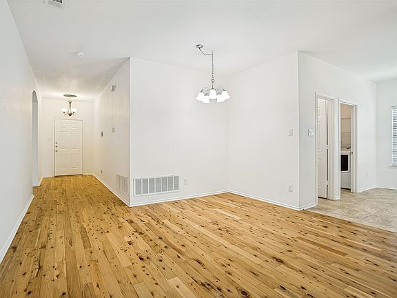 2nd image of 1703 White Mountain Way