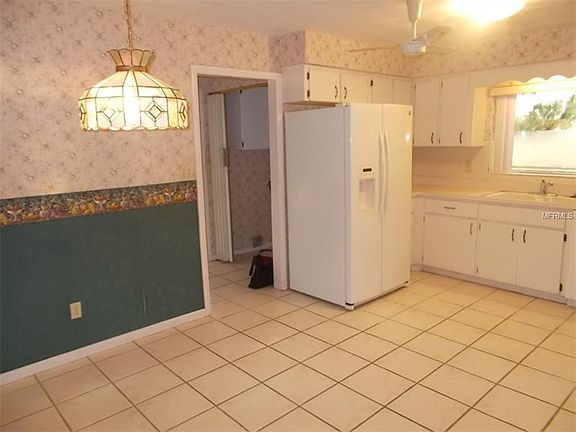 5th image of 1203 Greenview Dr
