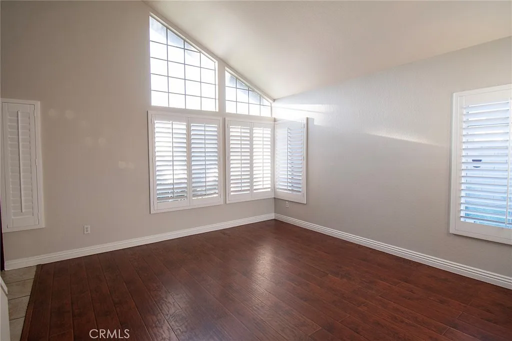 4 bed, 1952 sqft, $4,000 — Photo 3