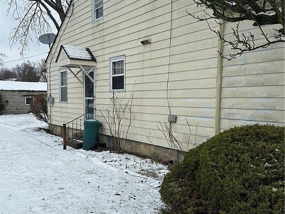 3rd image of 204 Wychwood Ln