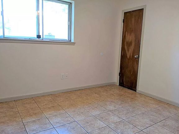 5th image of 1402 W Margaret Pl