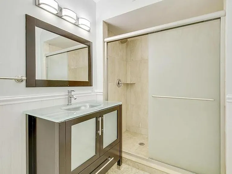 1310 Manor Dr — Photo 16