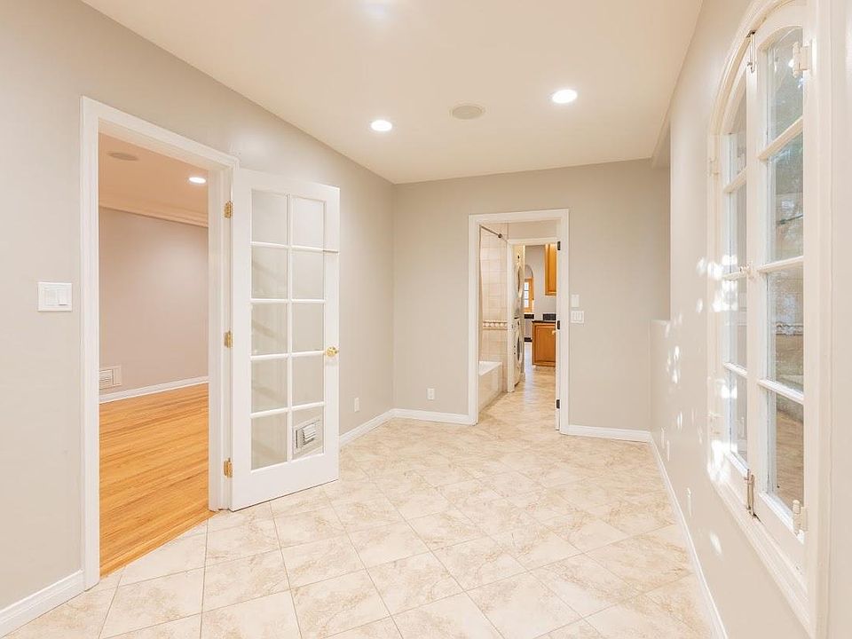 1st image of 126 S Detroit St #126