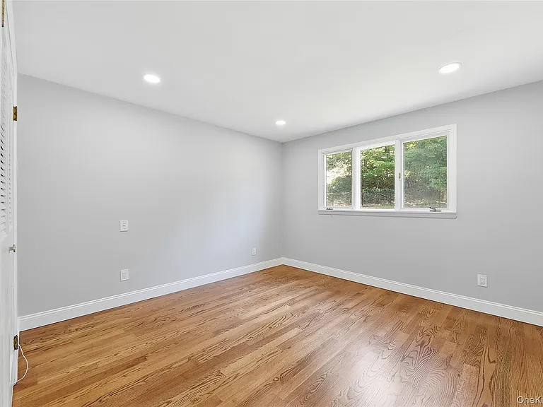 475 N Riverside Rd — Photo 26