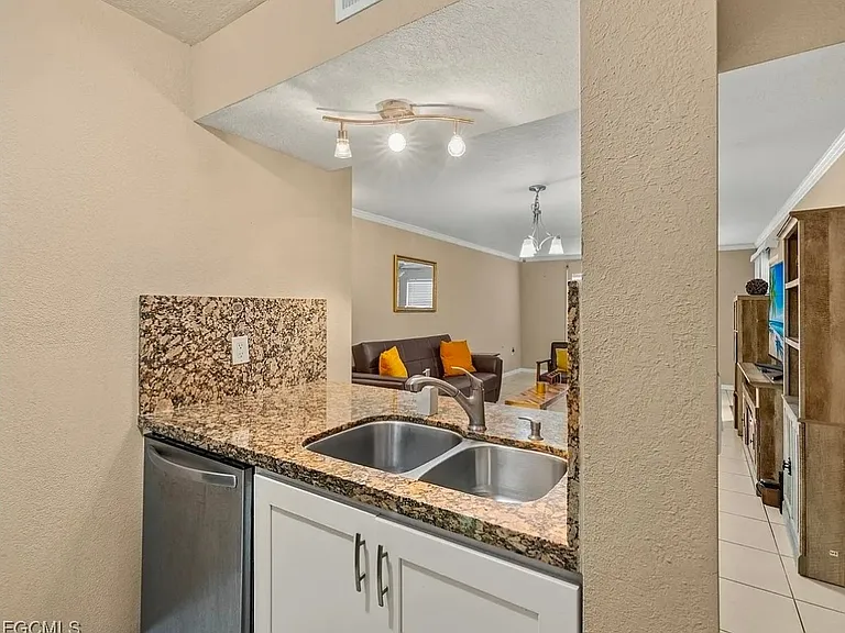 3419 Winkler Ave #509 — Photo 7