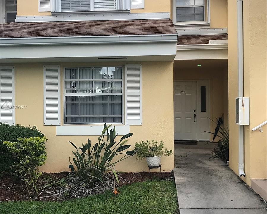 1st image of 2211 SE 27th Dr #101-B