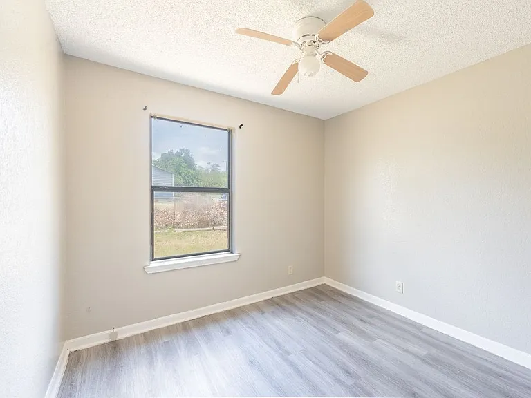 1515 Geneva St — Photo 12