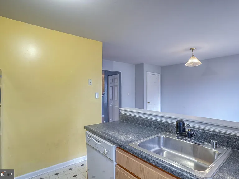 407 Champs Ln — Photo 18