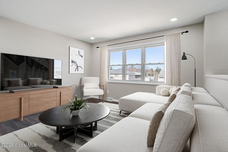 3rd image of 20 Collegeview Drive