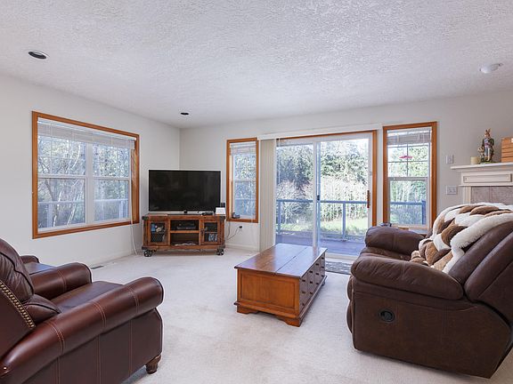 3rd image of 3965 NE 50th St