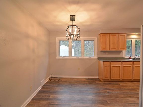 5th image of 3576 Hawthorne Dr