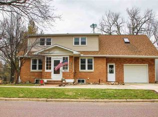 207 E Adams St, Washington, IL 61571