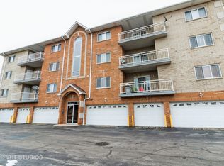 6600 W 87th St APT 3NW, Burbank, IL