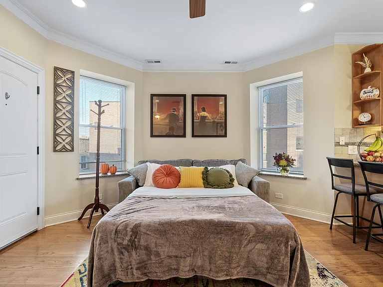 2117 W Irving Park Rd #3R — Photo 20