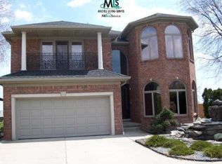 29724 Jefferson Saint, Saint Clair Shores, MI 48082