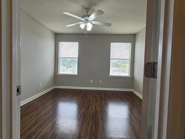 2334 Sunset Bluff Dr — Photo 10