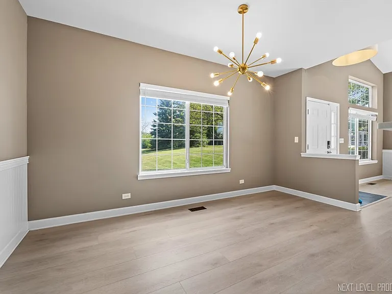 819 Asbury Dr — Photo 9